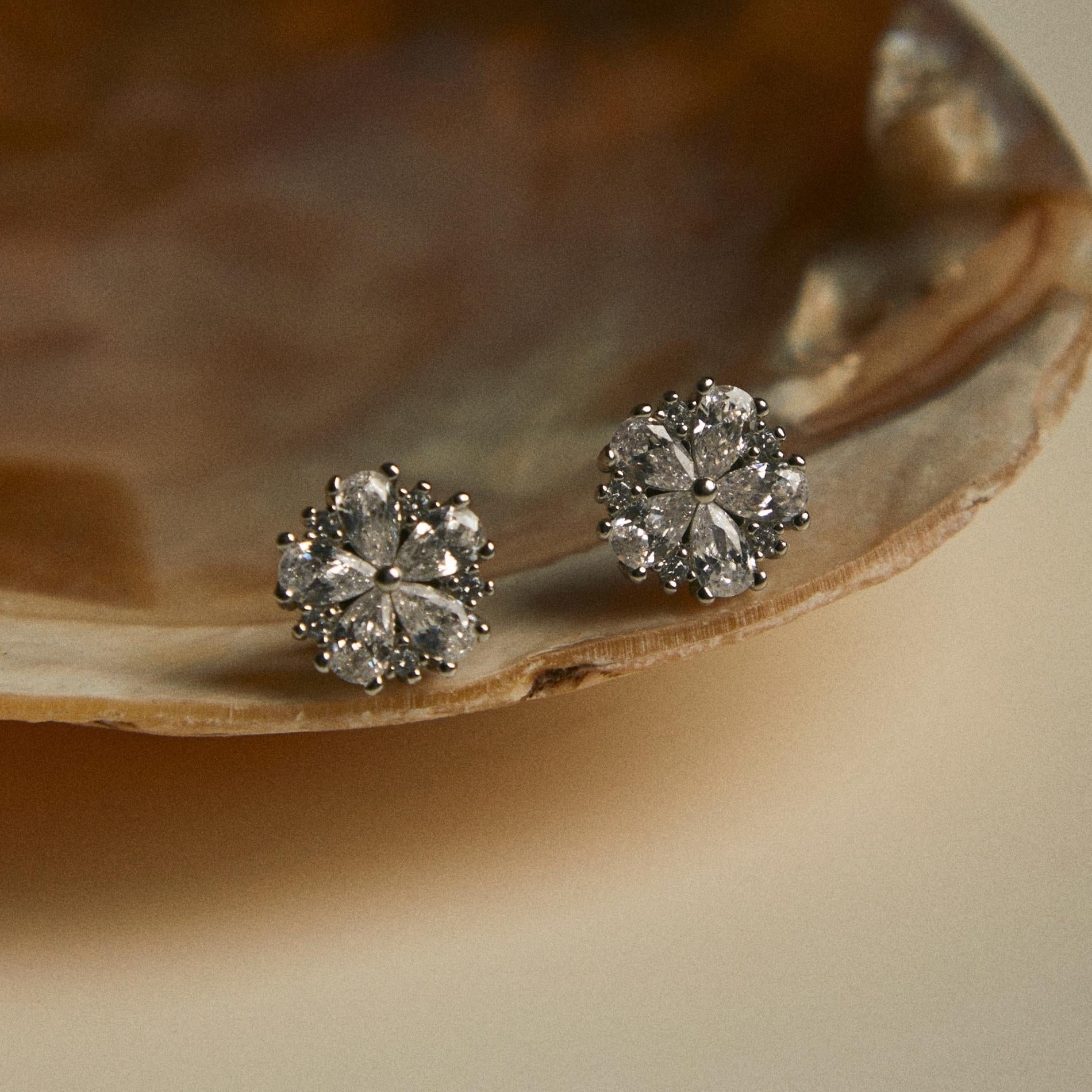Arete Dhalia cristales silver SOPHIE CROWN